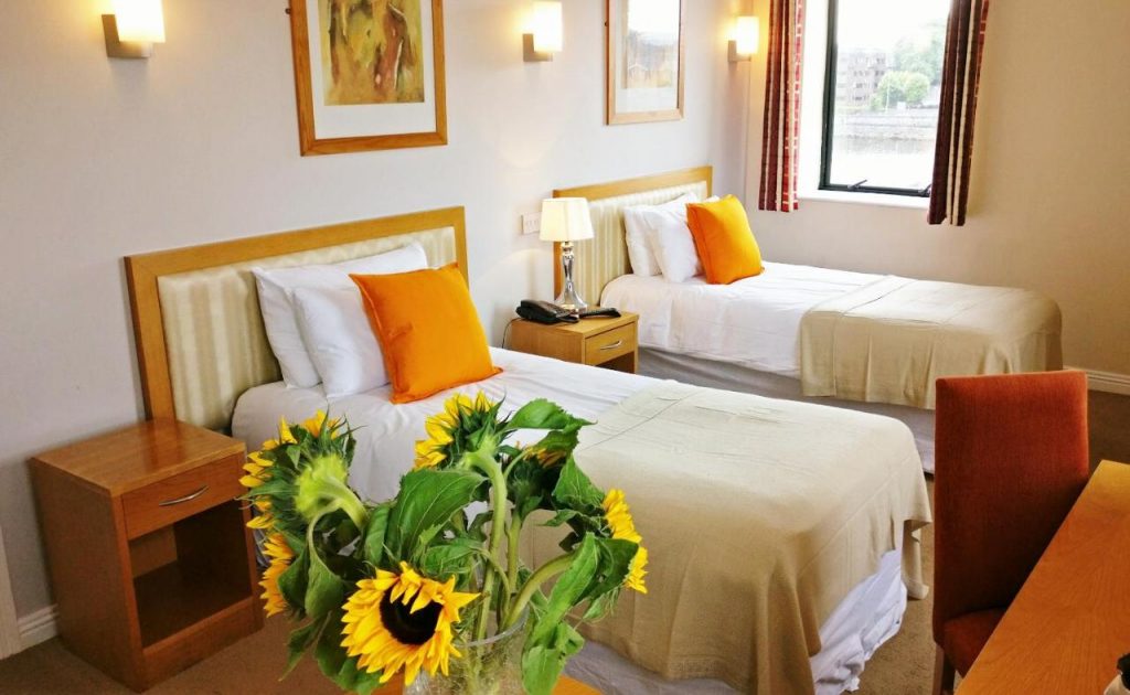 The Pier Hotel, Limerick Photo